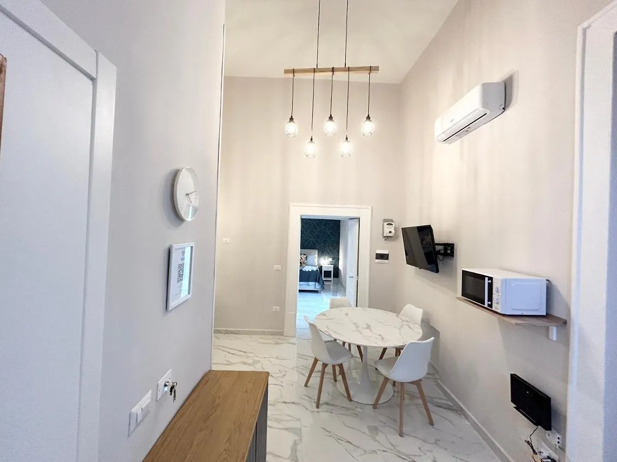Naples Apartment Plebiscito 0*,